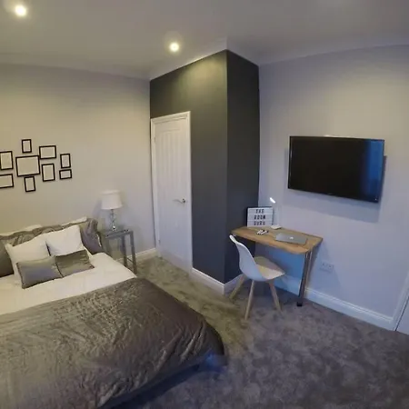 Essex House 3 Bedrooms Workstays Uk * Middlesbrough