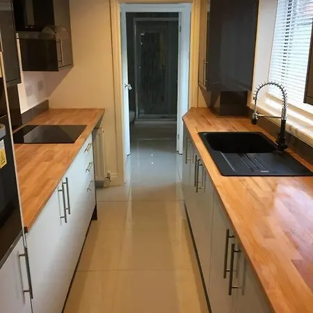 Essex House 3 Bedrooms Workstays Uk * Middlesbrough